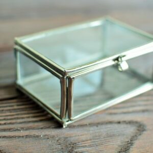 Szklane pudełko srebrne na obrączki
